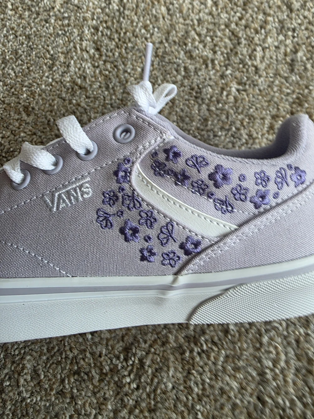 Vans Seldan Low Top Embroidered Flowers Purple Shoes Size 10. Tie NWOB
